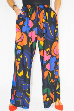 Aurelia Wide leg trousers with elasticated waist in Vibrant Abstract